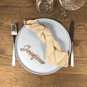 Bordkort med udskåret navn