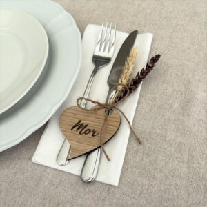 Bordkort hjerte med navn.