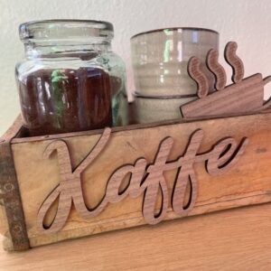 Kaffeskilt i træ.