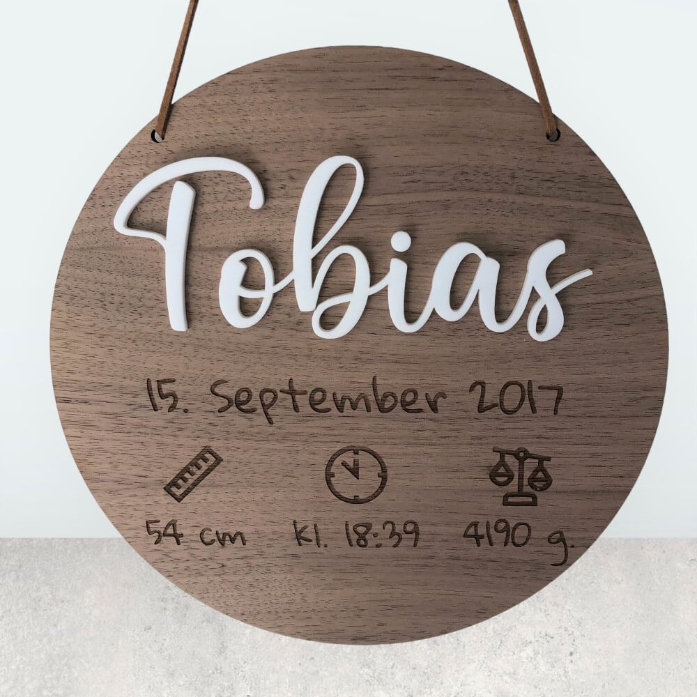 Fødselstavle rund med hvid akryl navn