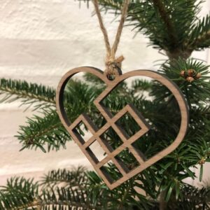 Flettet julehjerte i træ